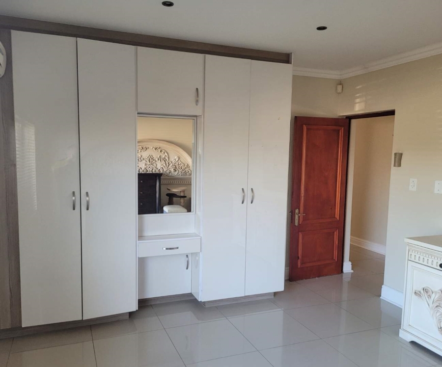 5 Bedroom Property for Sale in Goodwood Park Western Cape